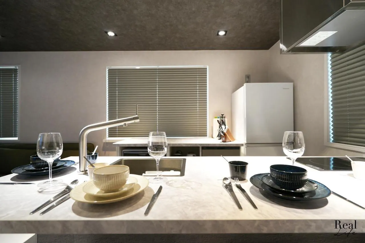 Real Life Aoyama Apartment Tokyo 0*,