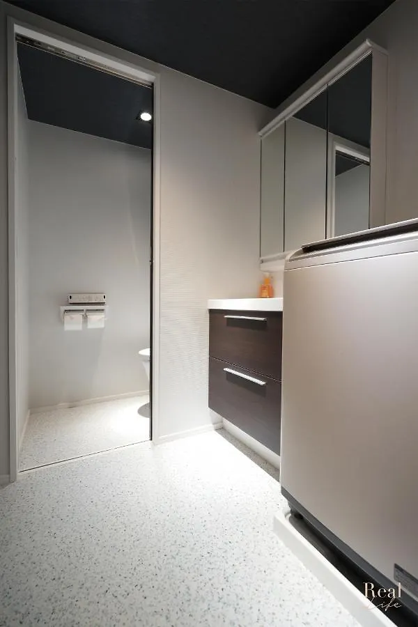 Real Life Aoyama Apartment Tokyo 0*,